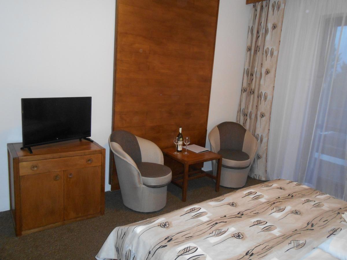Hotel Bitov Bagian luar foto